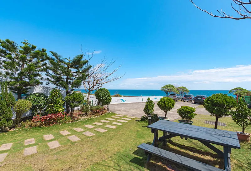 On-site scenery and campervan overnight setting at Hualien Shoufeng｜Ocean View Campground