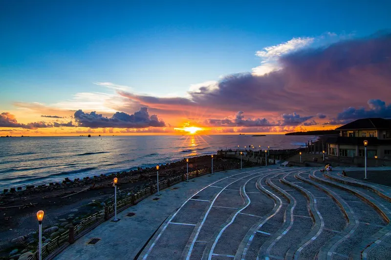 On-site scenery and campervan overnight setting at Kaohsiung｜Cijin Coast Surface Parking