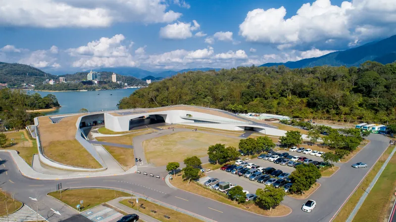 On-site scenery and campervan overnight setting at Nantou Sun Moon Lake｜Xiangshan Visitor Centre Parking